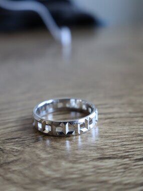 Authentic Tiffany & Co T Ring in 18K White Gold (Au750)